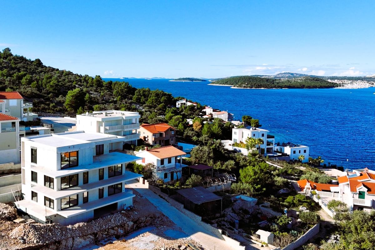 Appartamento con una camera da letto in un edificio di nuova costruzione con vista mare