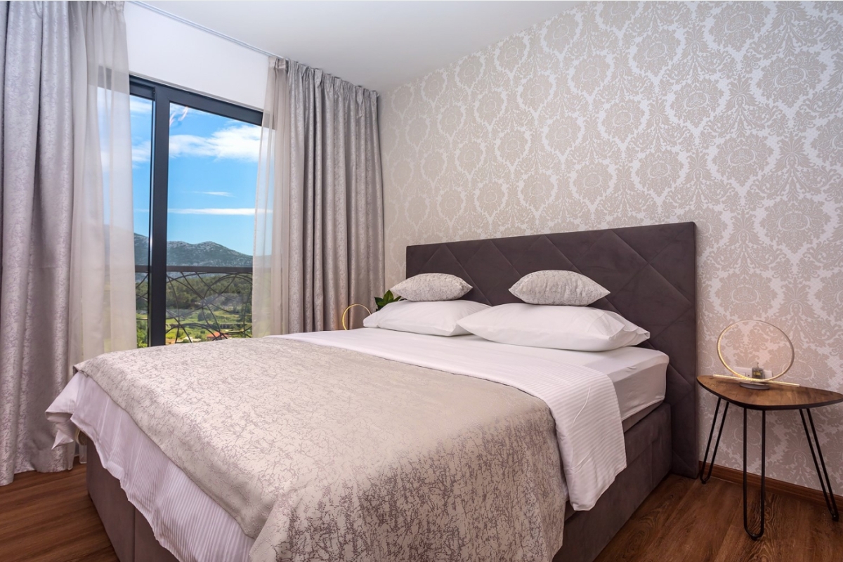 Villa moderna con piscina in posizione tranquilla