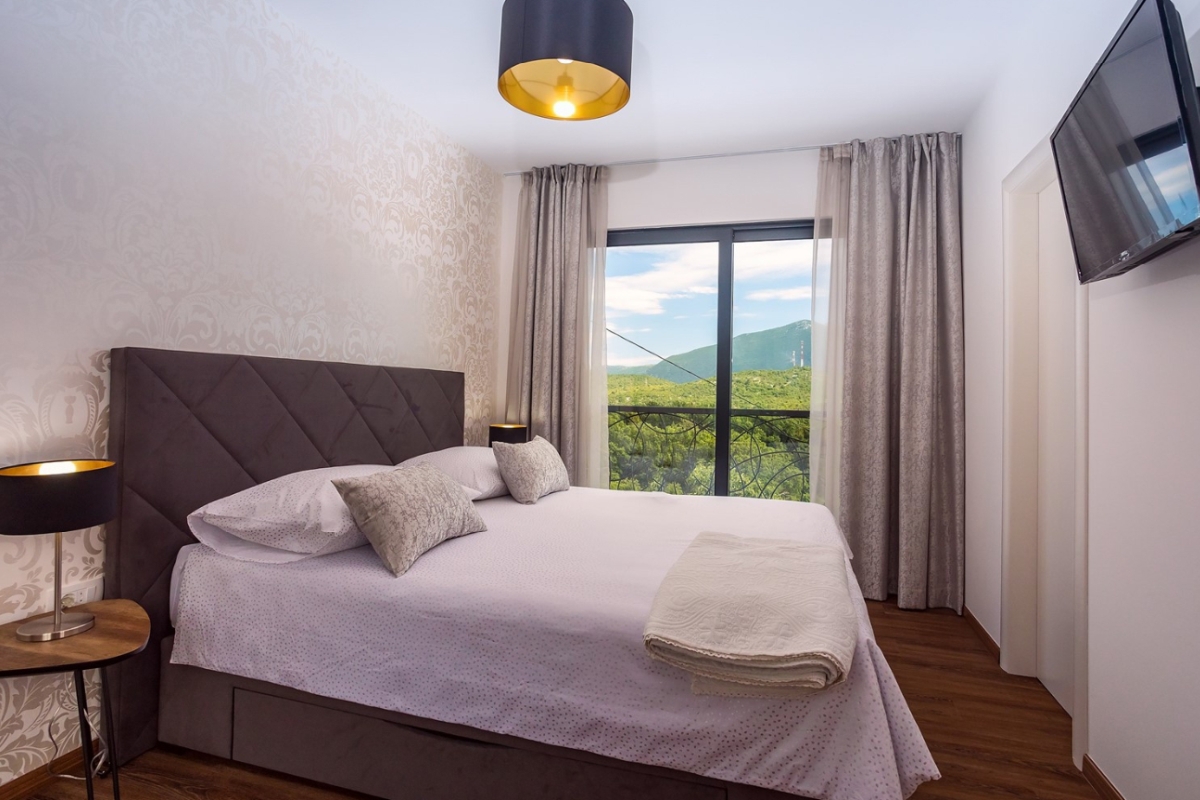 Villa moderna con piscina in posizione tranquilla