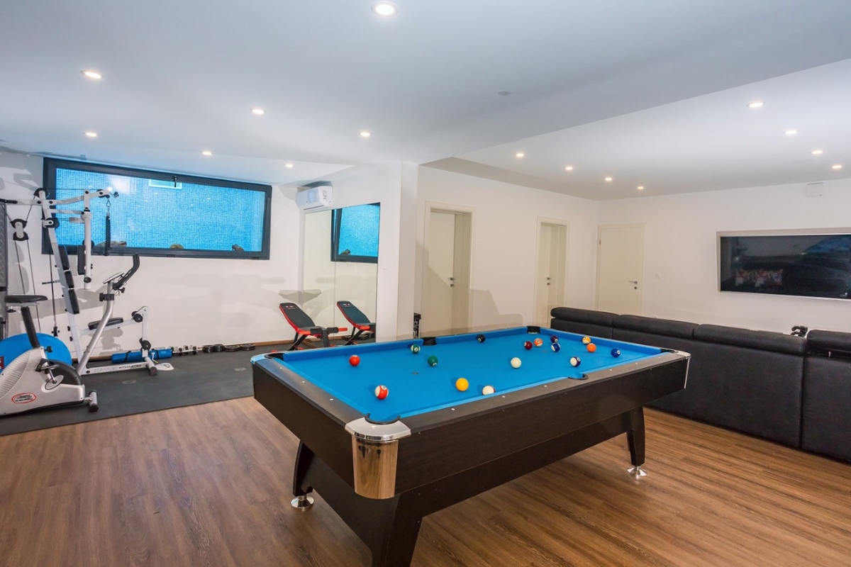 Villa moderna con piscina in posizione tranquilla