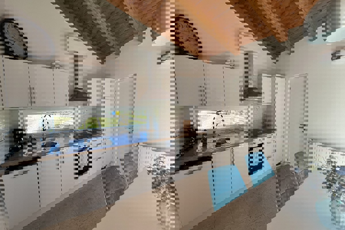 Villa esclusiva con piscina privata e giardino recintato