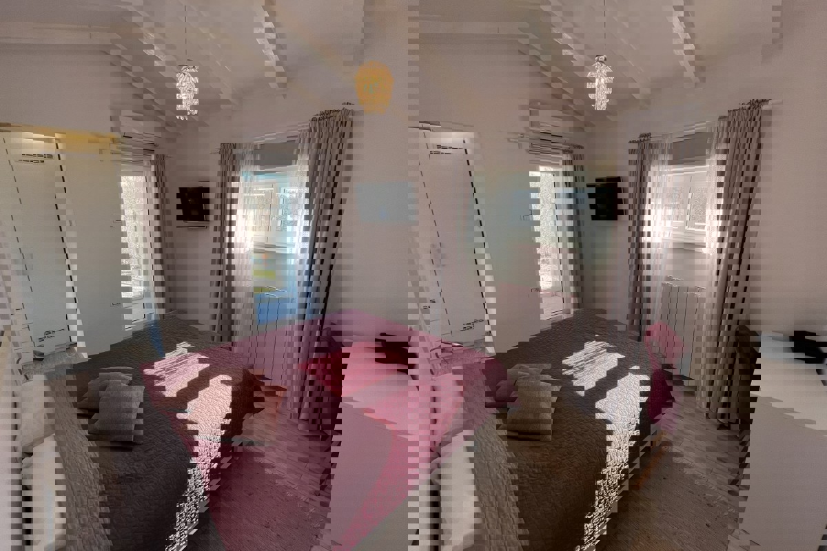 Villa esclusiva con piscina privata e giardino recintato