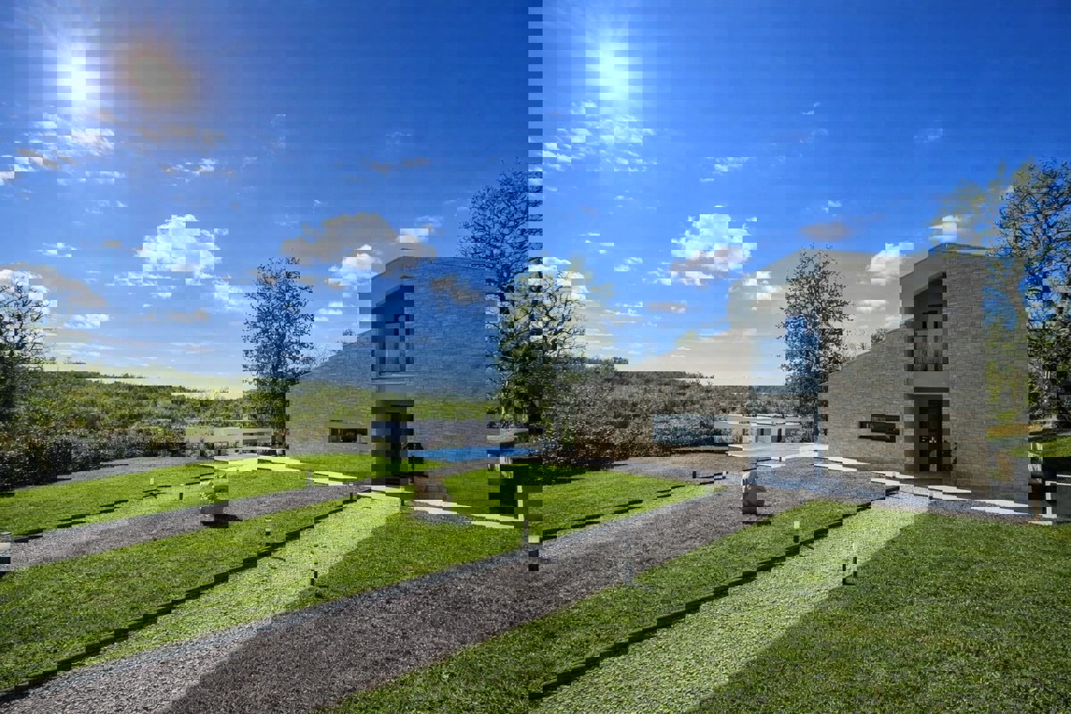 Villa esclusiva con piscina privata e giardino recintato