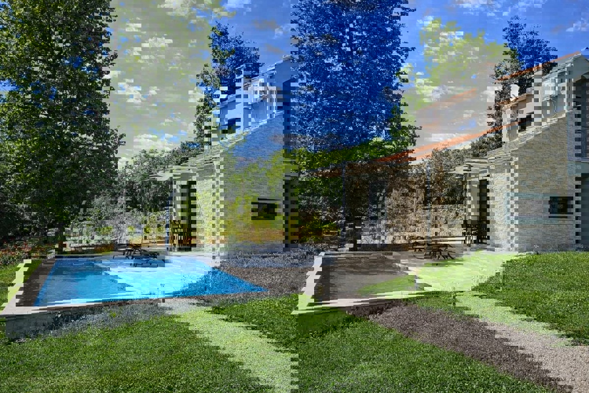 Villa esclusiva con piscina privata e giardino recintato