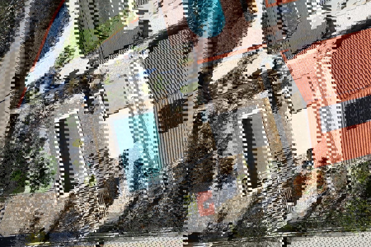 Casa indipendente con piscina e vista mare