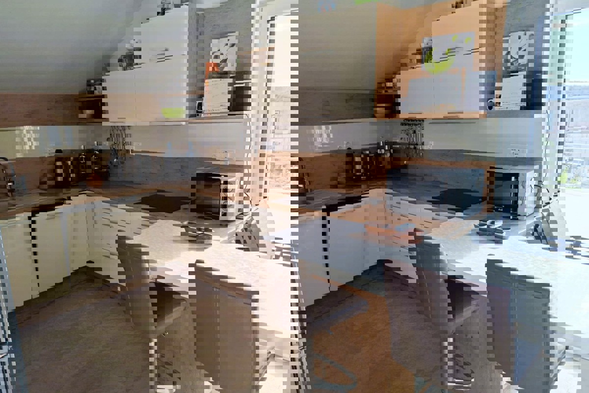 Casa indipendente con piscina e vista mare