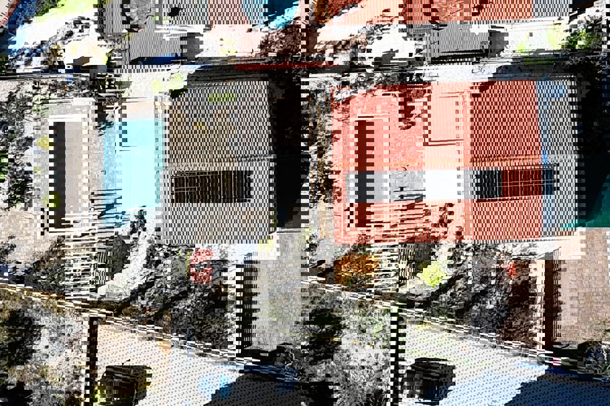 Casa indipendente con piscina e vista mare