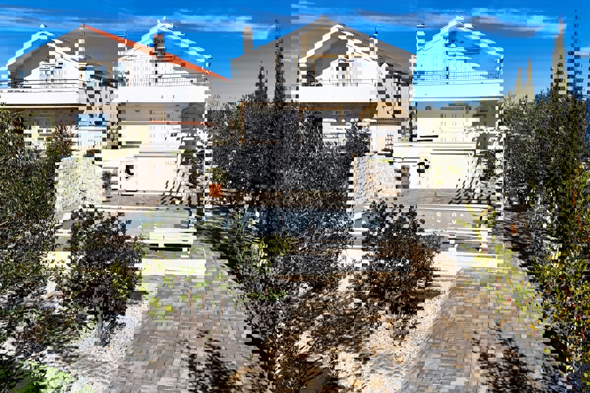 Casa indipendente con piscina e vista mare