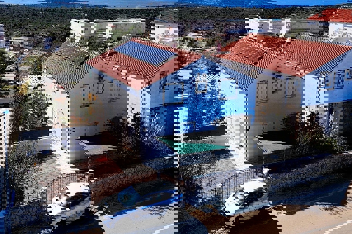 Casa indipendente con piscina e vista mare