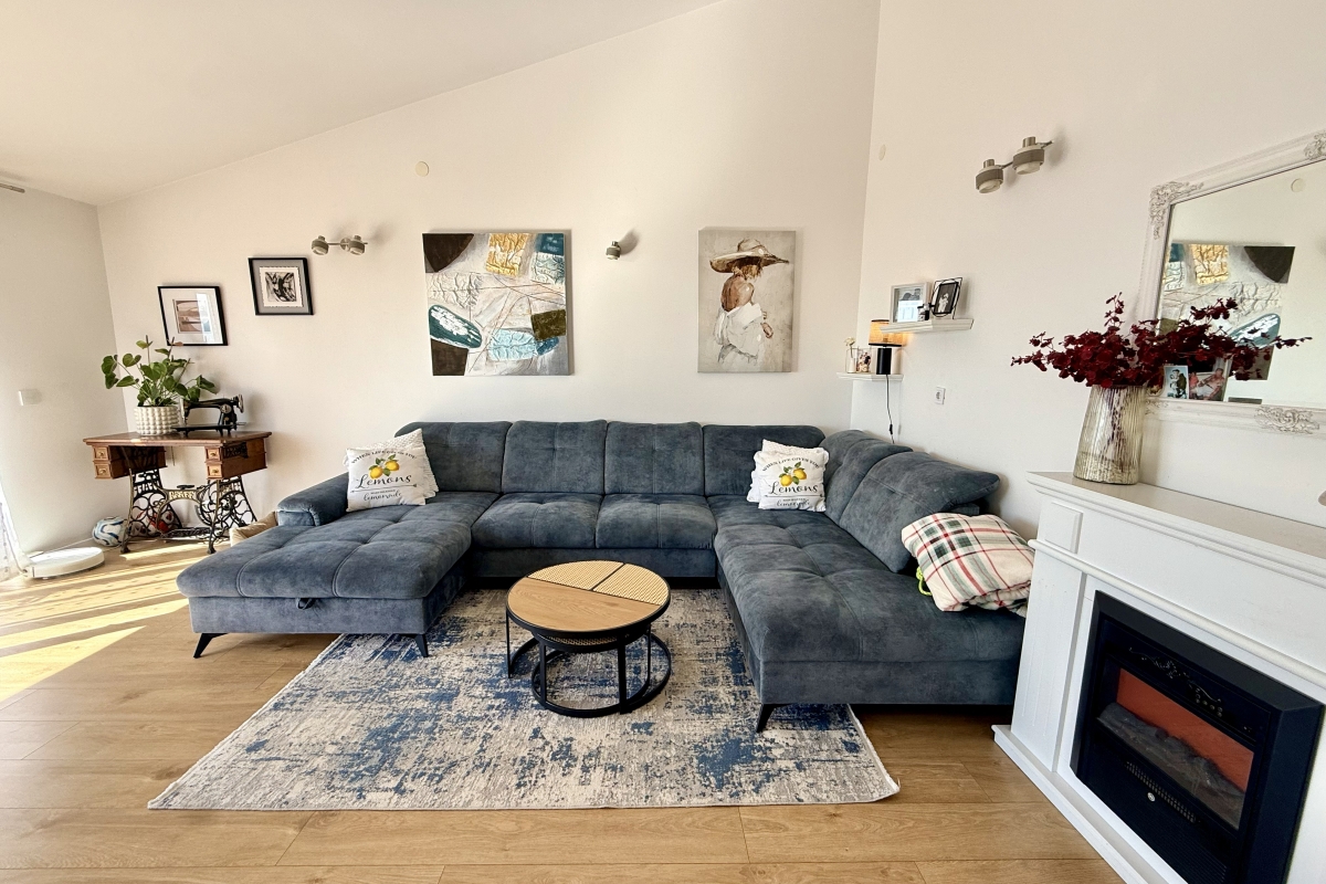 Ampio appartamento trilocale in posizione privilegiata con vista mare