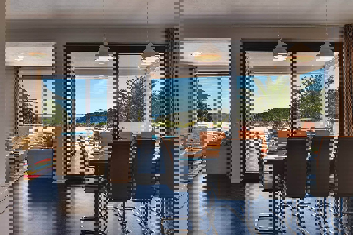 Villa con piscina e vista mare