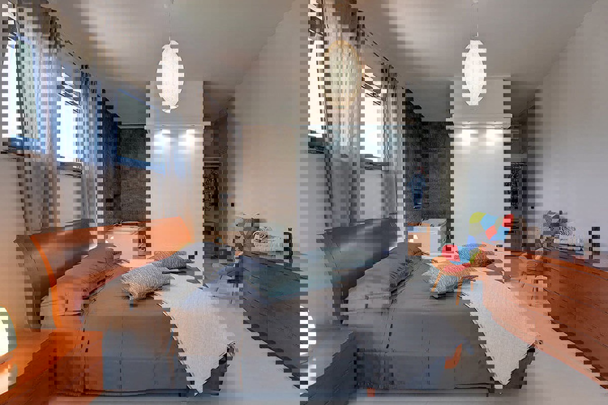 Villa con piscina e vista mare