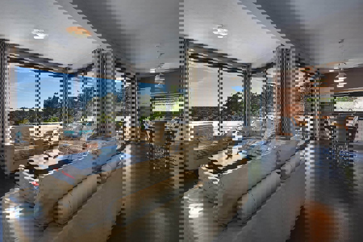 Villa con piscina e vista mare