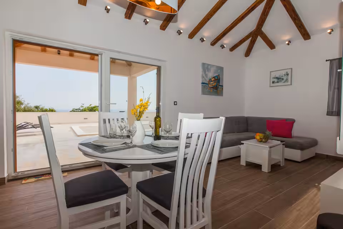 Casa indipendente con piscina