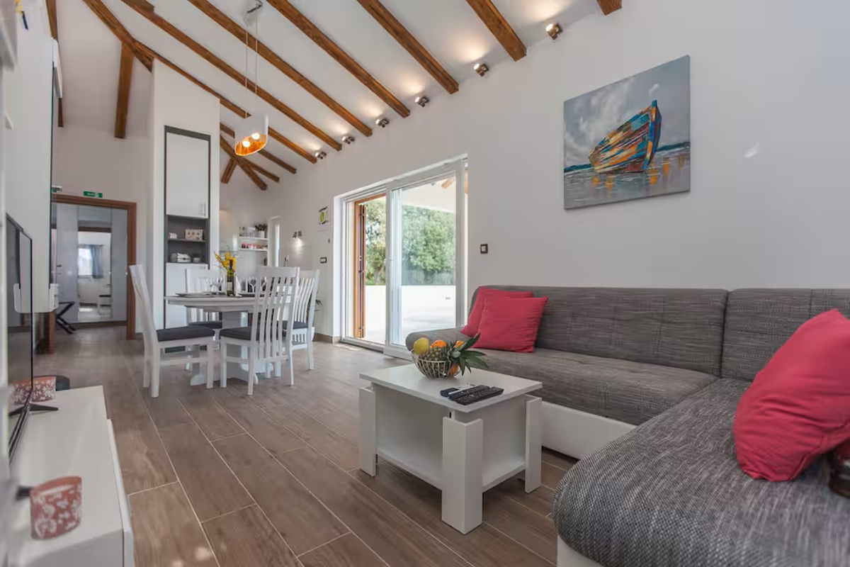 Casa indipendente con piscina