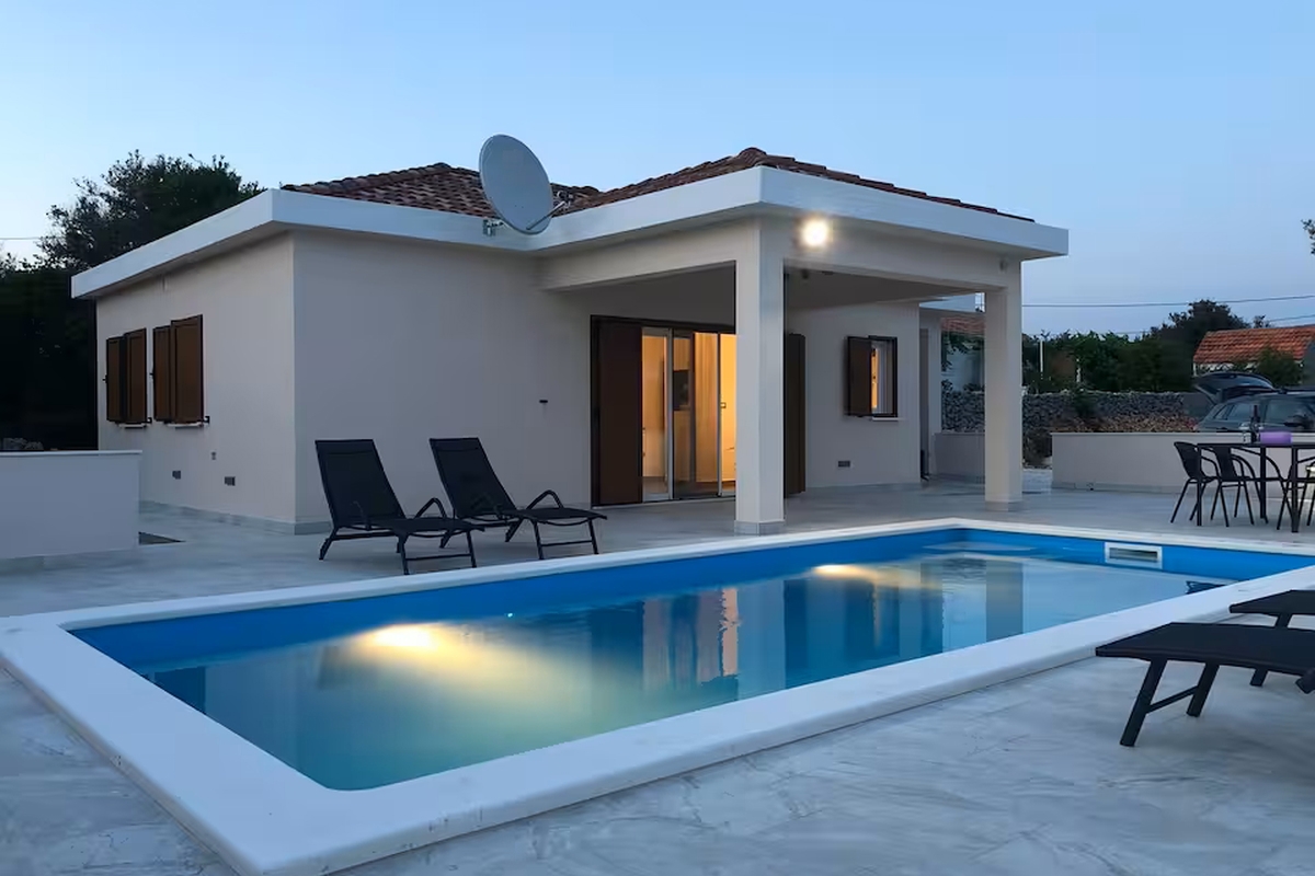 Casa indipendente con piscina