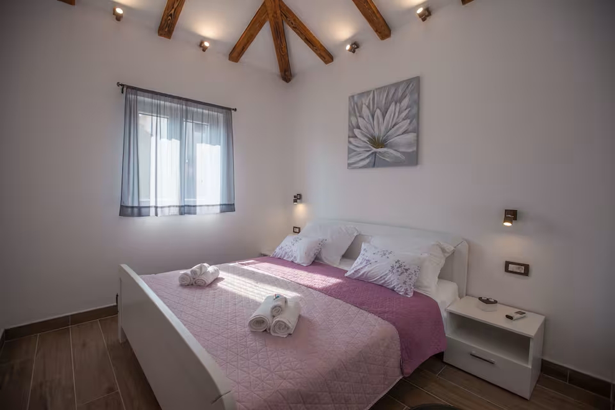 Casa indipendente con piscina