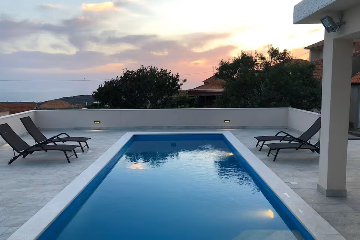 Casa indipendente con piscina