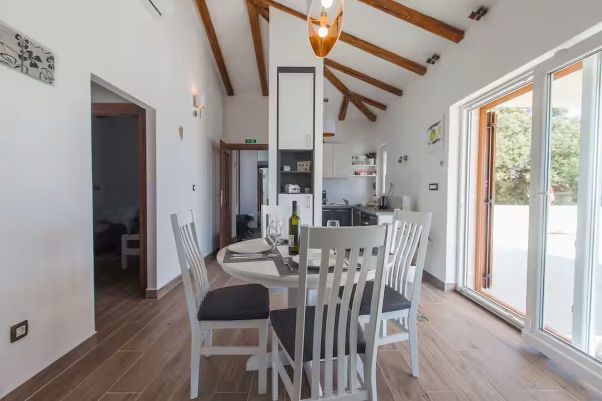 Casa indipendente con piscina