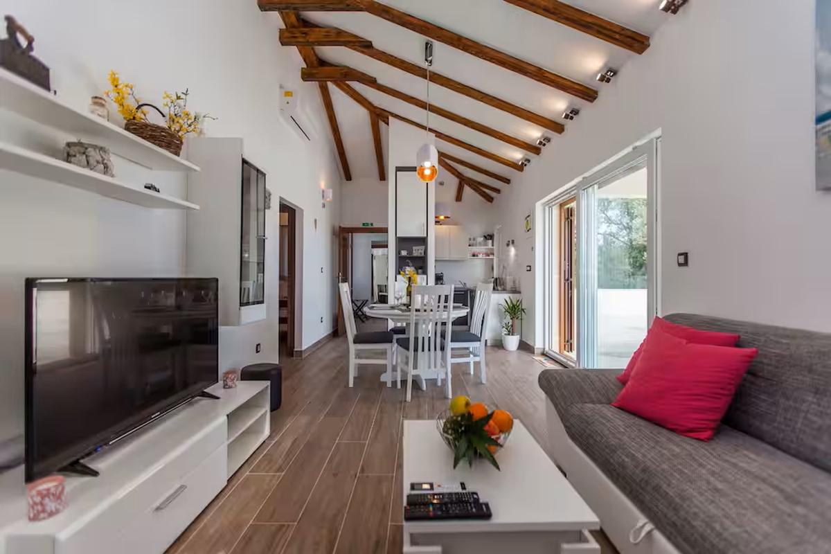 Casa indipendente con piscina