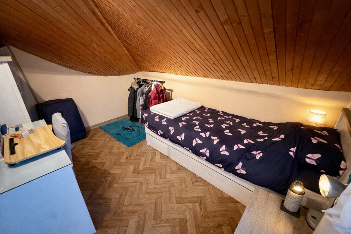 Luminoso appartamento con tre camere da letto e grande potenziale