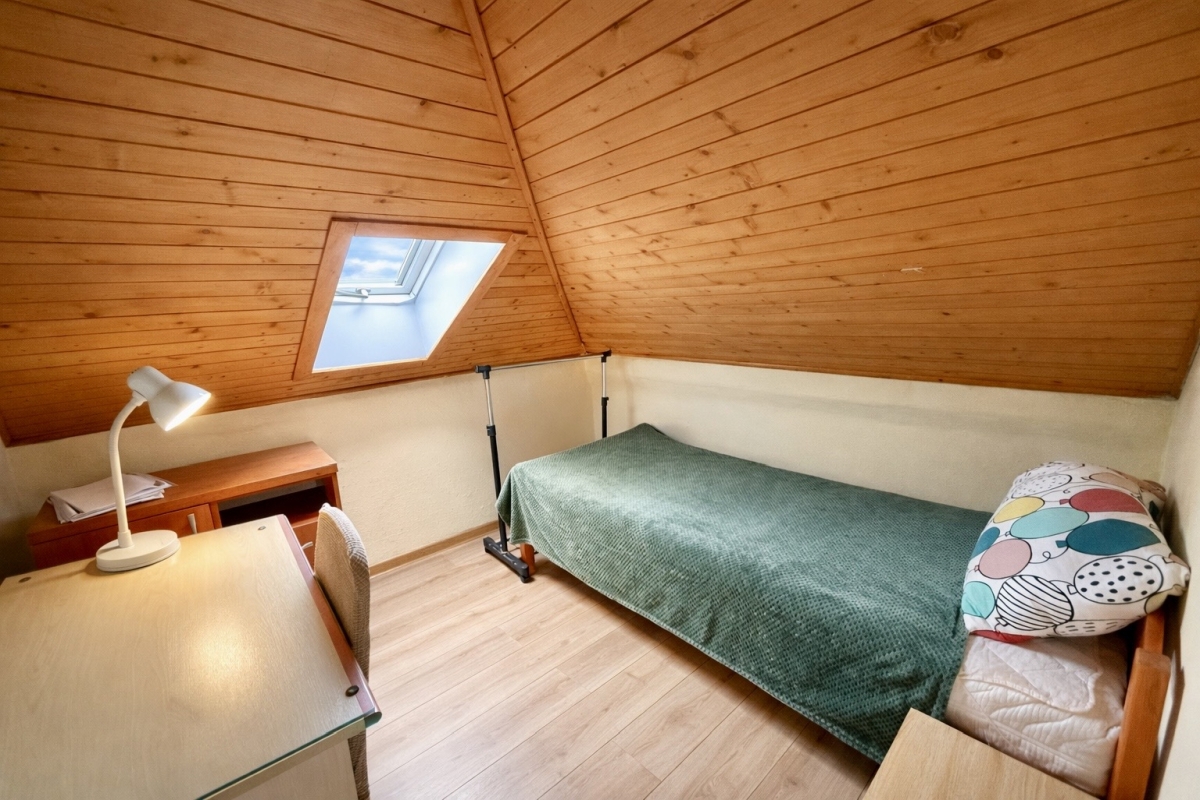 Luminoso appartamento con tre camere da letto e grande potenziale