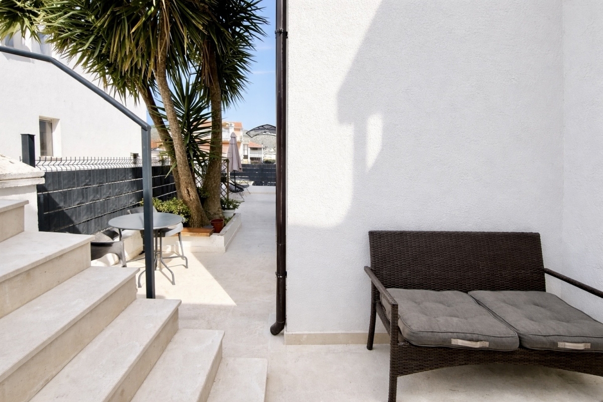 Moderno condominio con 6 unità in posizione privilegiata