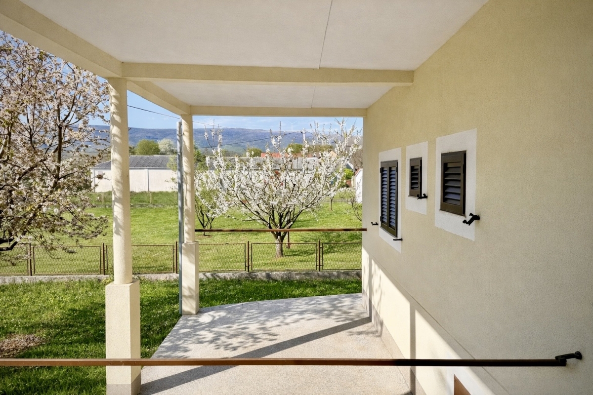 Incantevole casa familiare con giardino e due appartamenti separati