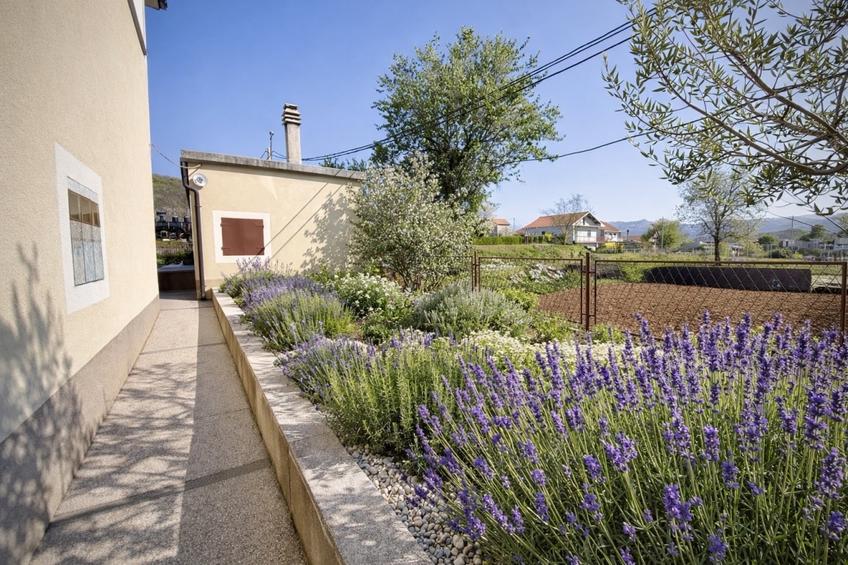 Incantevole casa familiare con giardino e due appartamenti separati