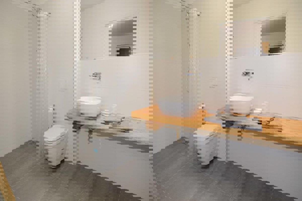 Moderno appartamento con due camere da letto, piscina privata e vista mare