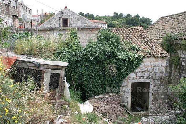 Casa in pietra in rovina, in vendita