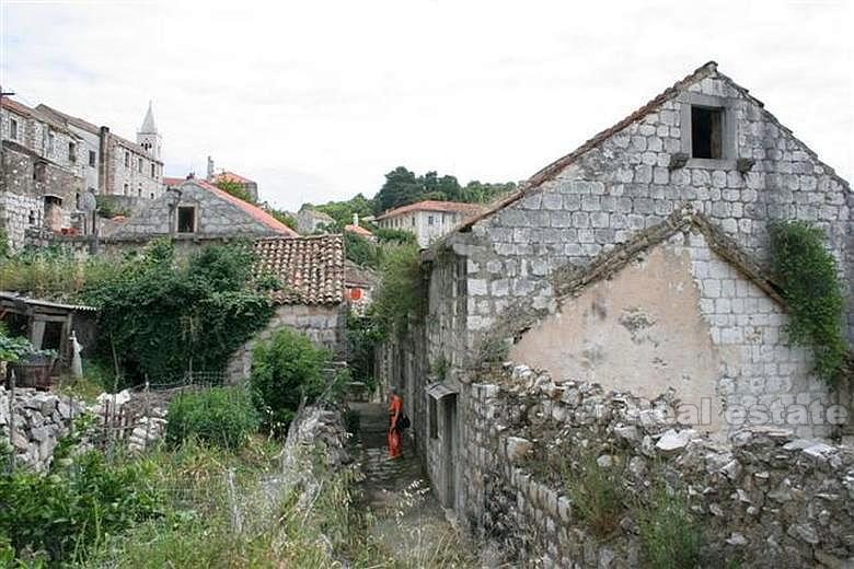 Casa in pietra in rovina, in vendita