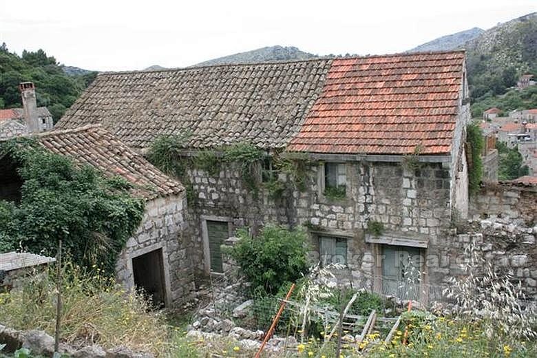 Casa in pietra in rovina, in vendita