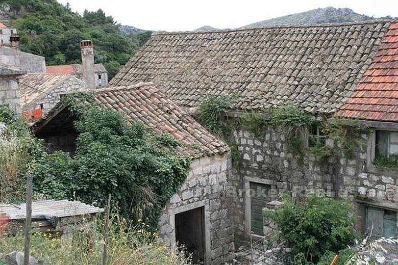 Casa in pietra in rovina, in vendita