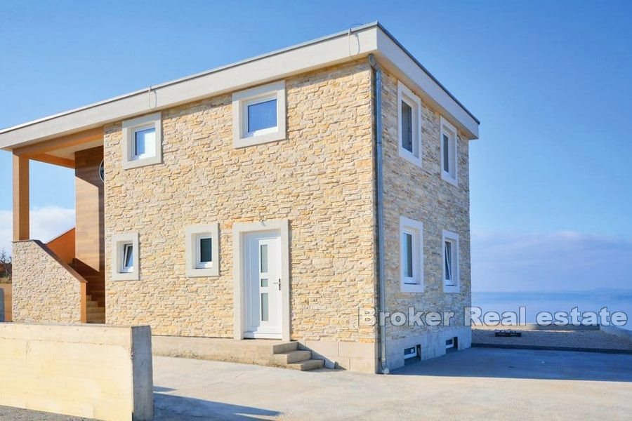 Palazzina con vista sul mare aperto