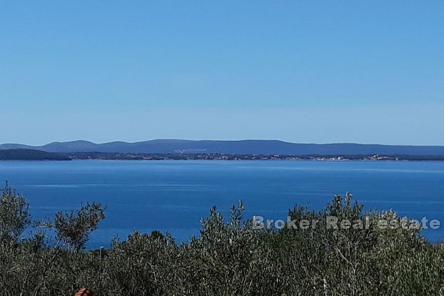 Casa con piscina e vista mare