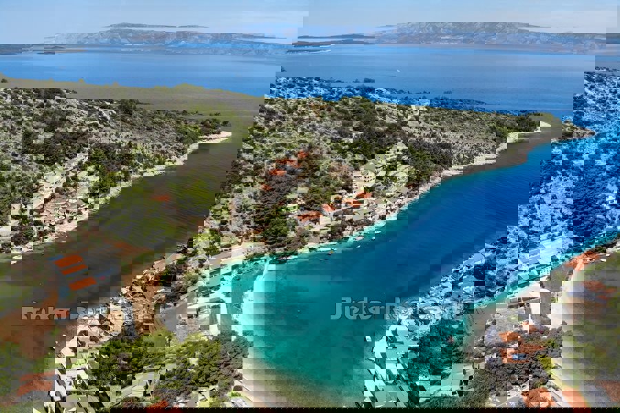 Casa in pietra unica al mare