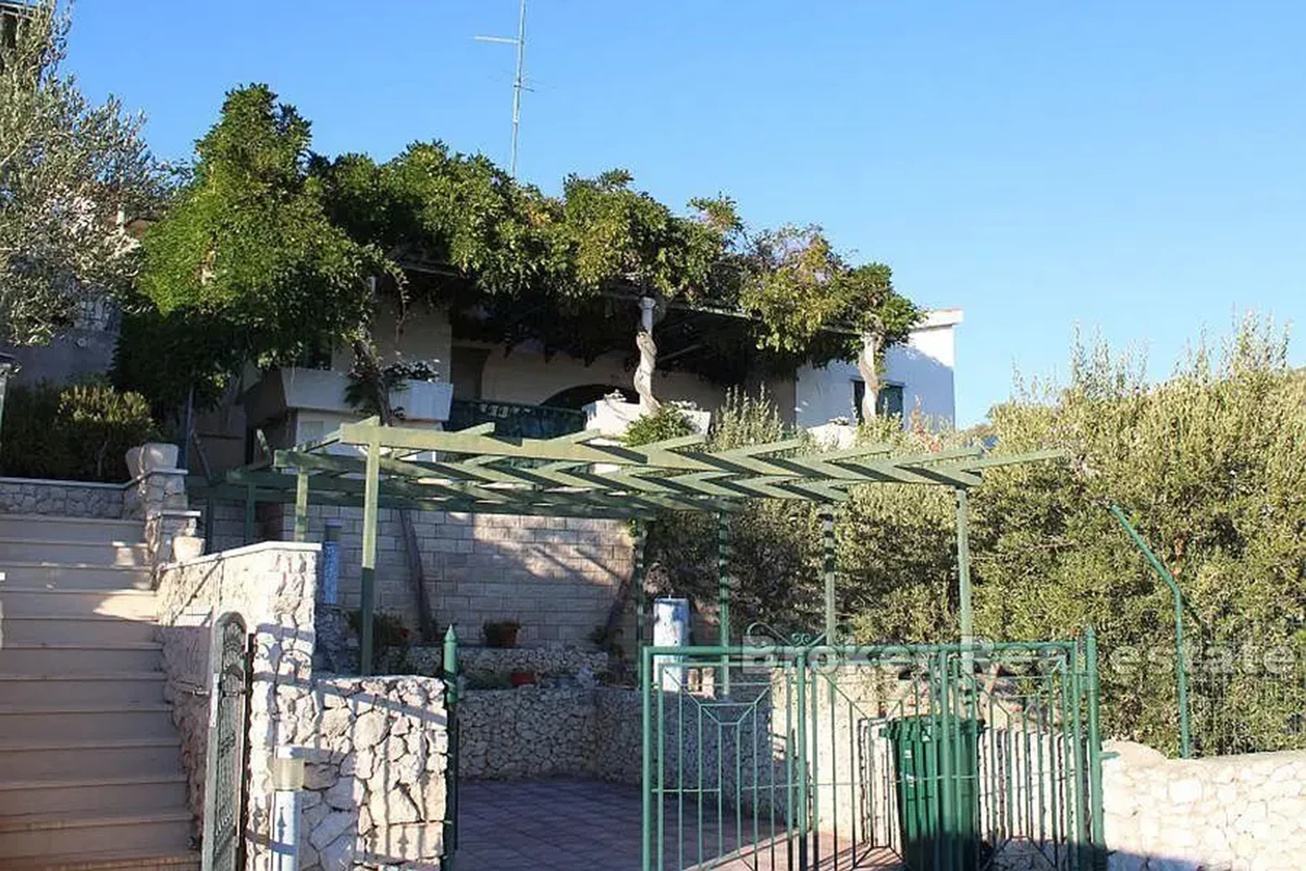 Casa in prima fila sul mare