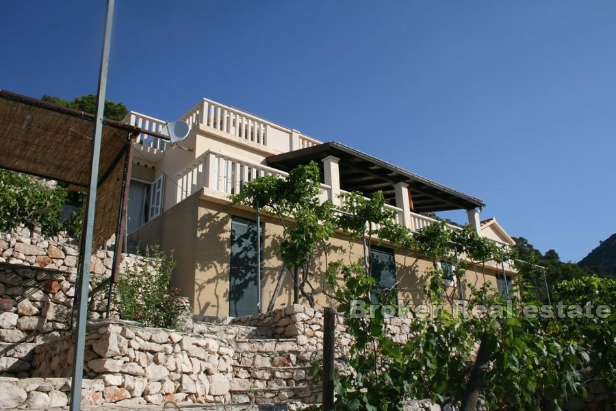 Casa con ampio giardino vicino al mare