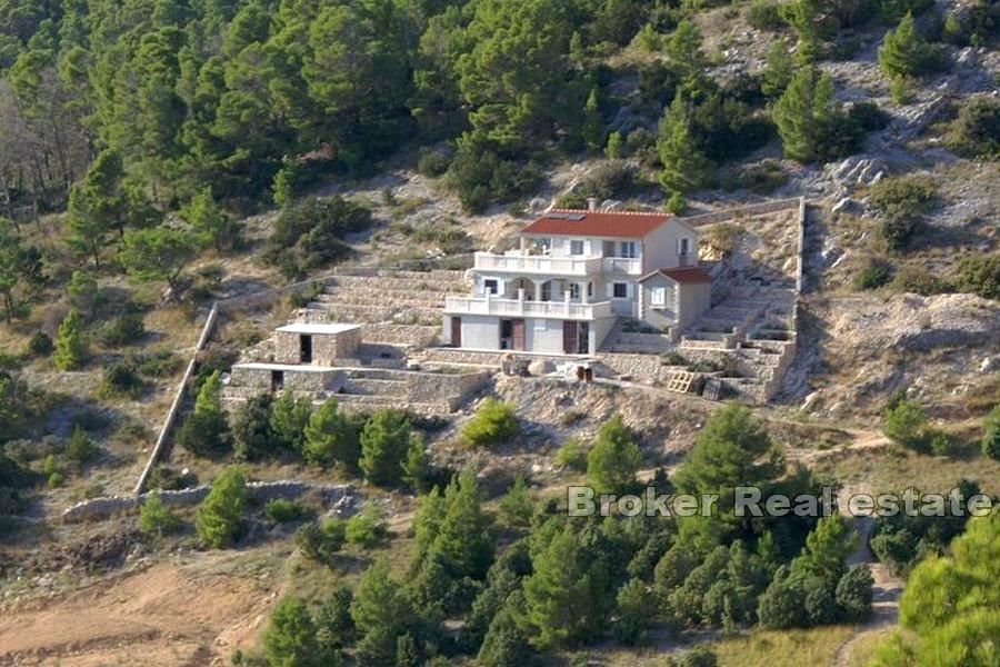 Casa con ampio giardino vicino al mare