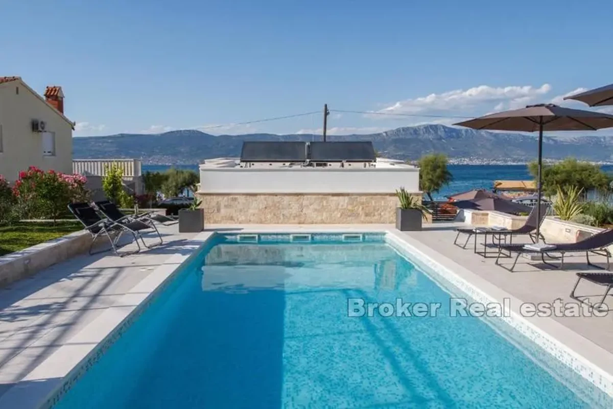 Casa con piscina in prima fila al mare