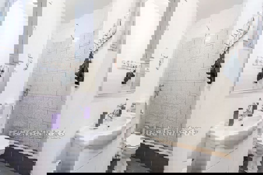 Casa in una zona tranquilla, in vendita