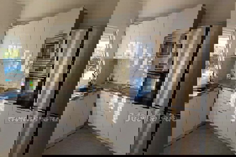 Villa di nuova costruzione con piscina