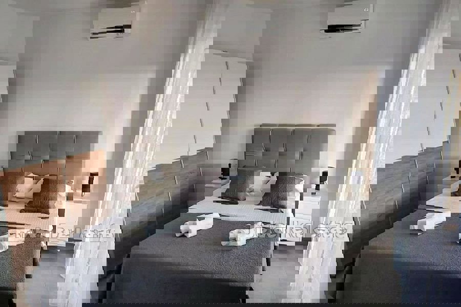 Villa di nuova costruzione con piscina