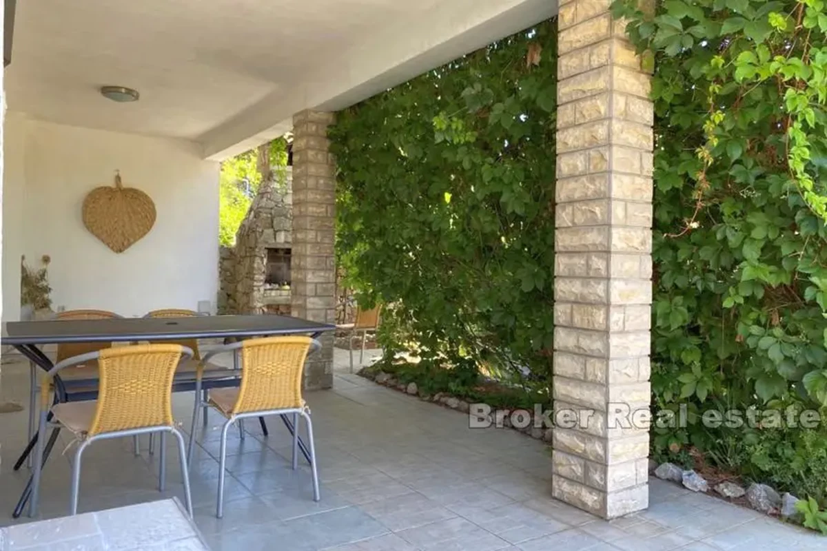 Casa bifamiliare con piscina in una posizione tranquilla