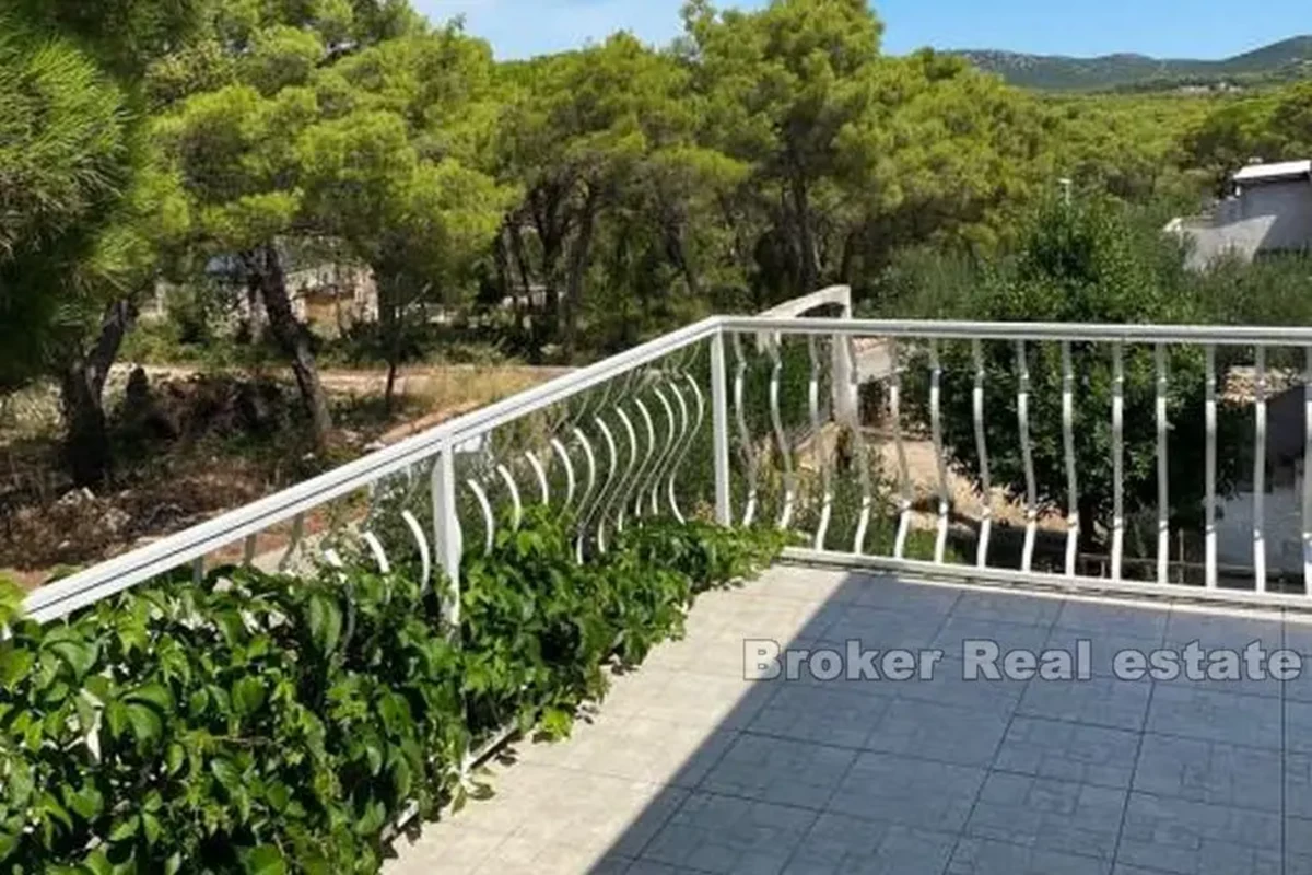 Casa bifamiliare con piscina in una posizione tranquilla