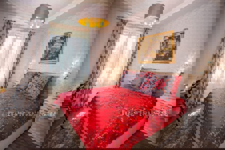 Villa con grande giardino