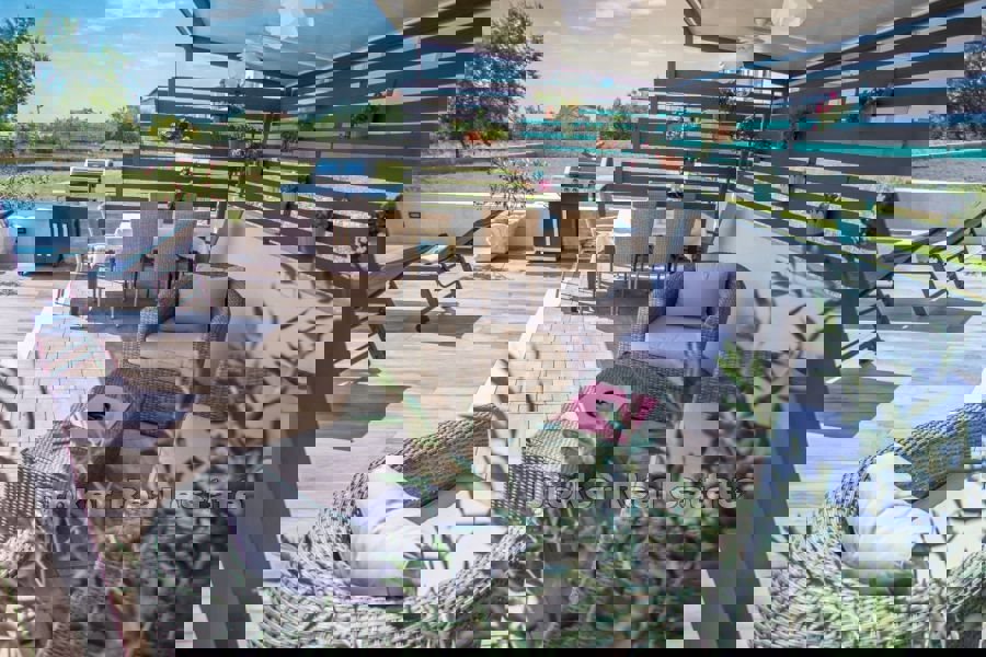 Villa con grande giardino