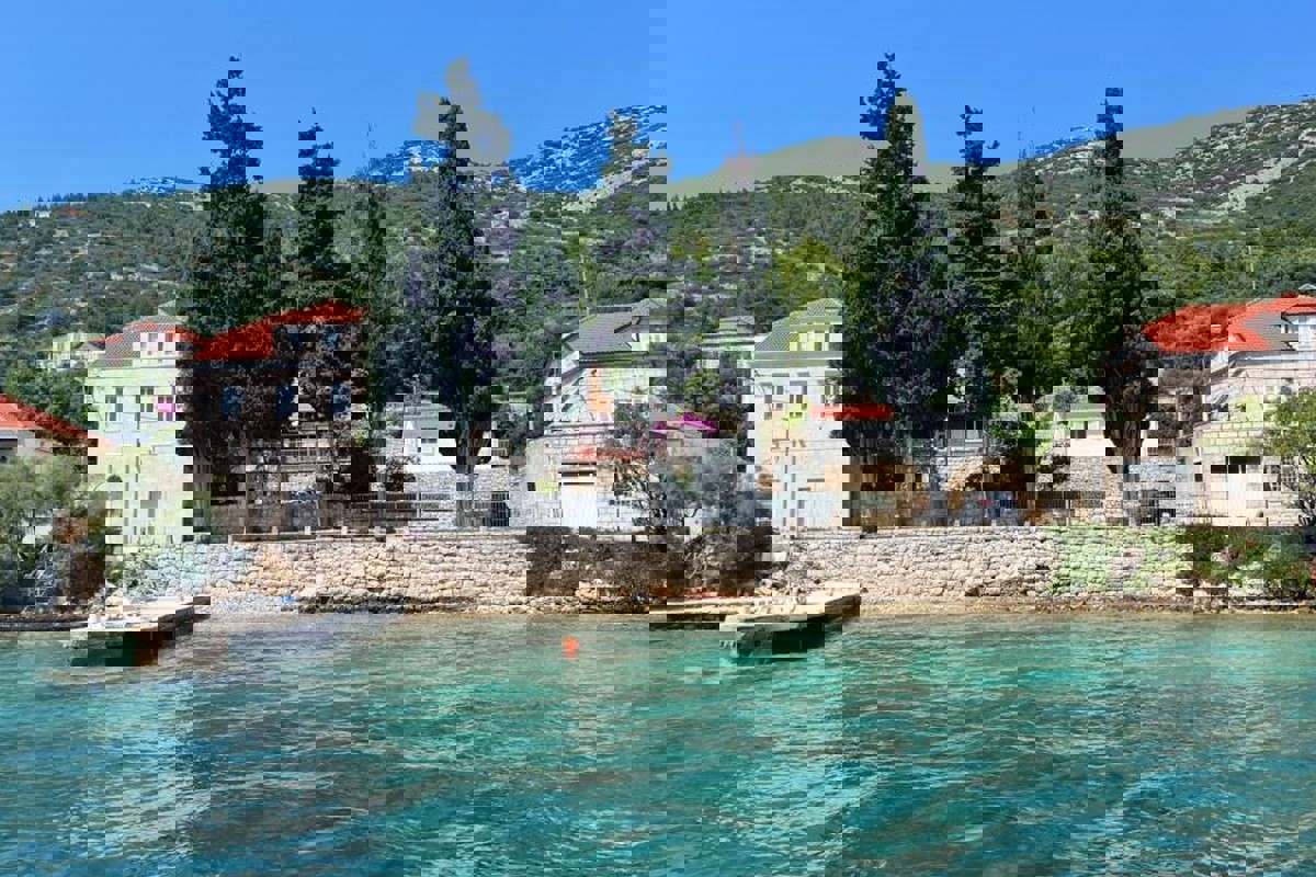 Proprietà spaziosa in prima fila al mare