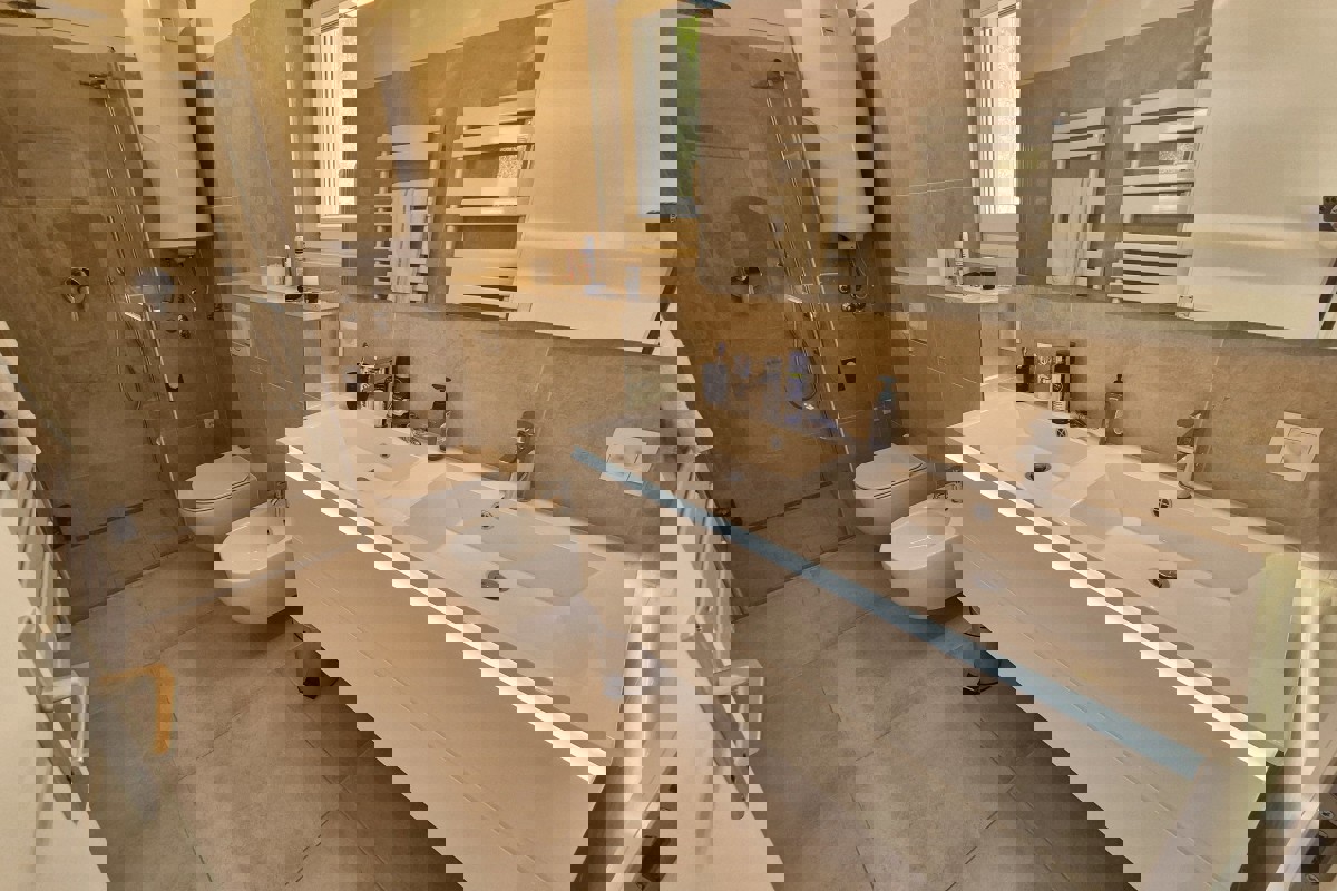 Proprietà spaziosa in prima fila al mare